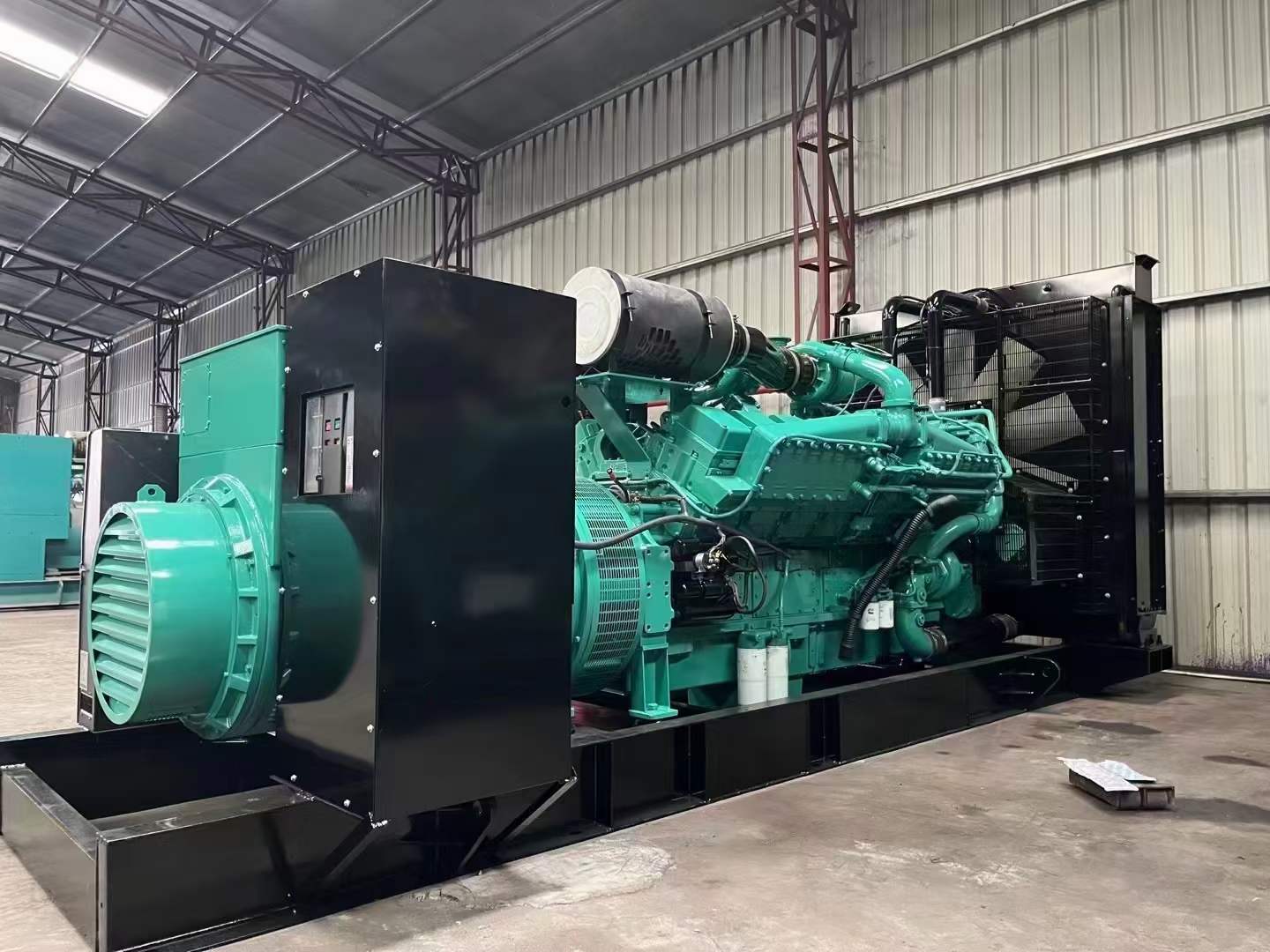 青松路街道如何降低 800kW 柴油发电机输出电流的波动？