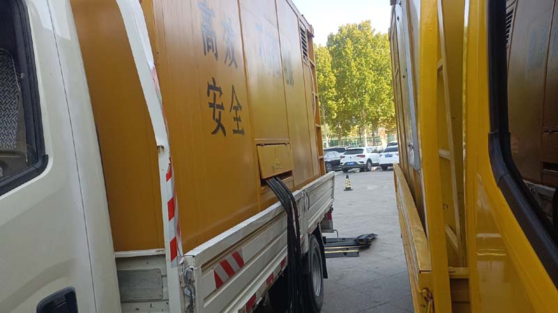 青松路街道如何判断柴油发电机组和UPS电源的切换时间是否符合要求？