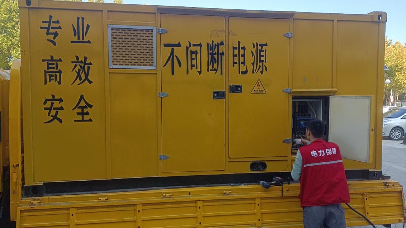 青松路街道柴油发电机组和UPS电源配合使用时，如何避免切换过程中的电力中断？